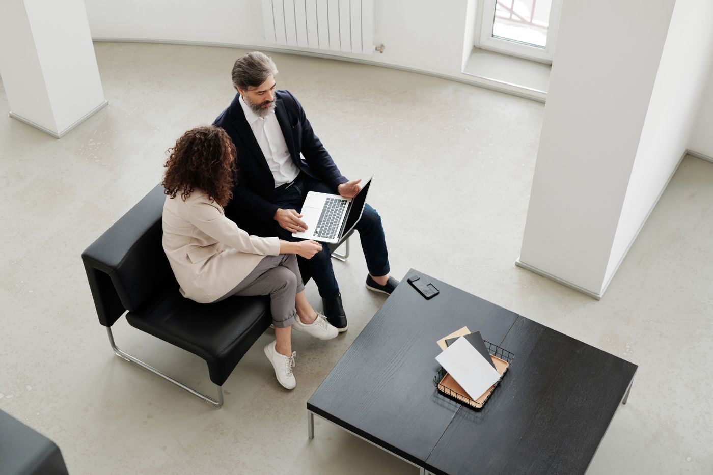 Persönliches Gespräch über Aufgaben und Zusammenarbeit